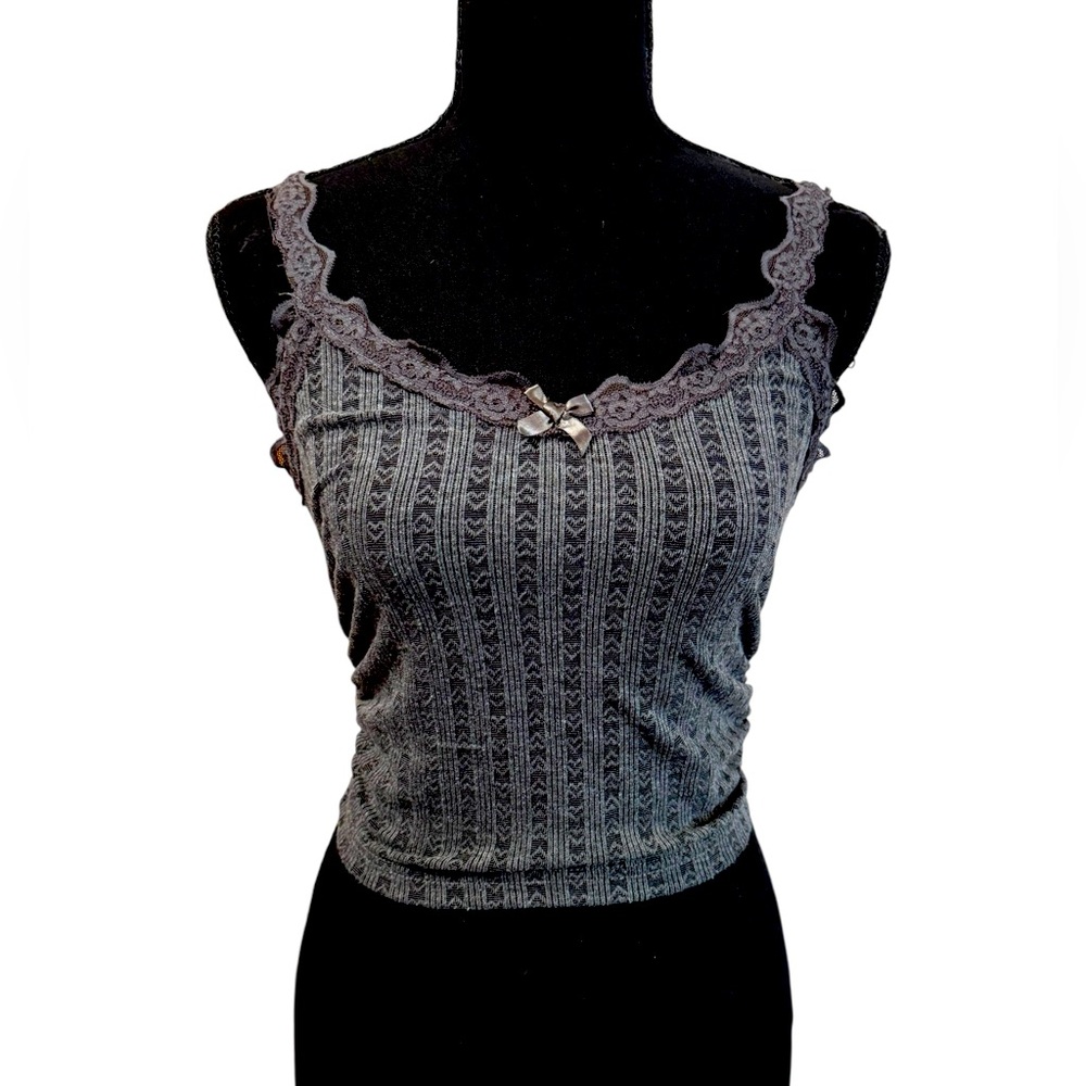 Women’s juniors SHEIN Grey crop top with heart print & lace trim size XS